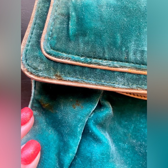 Vintage Look Green Velvet Clutch - Picture 8 of 8